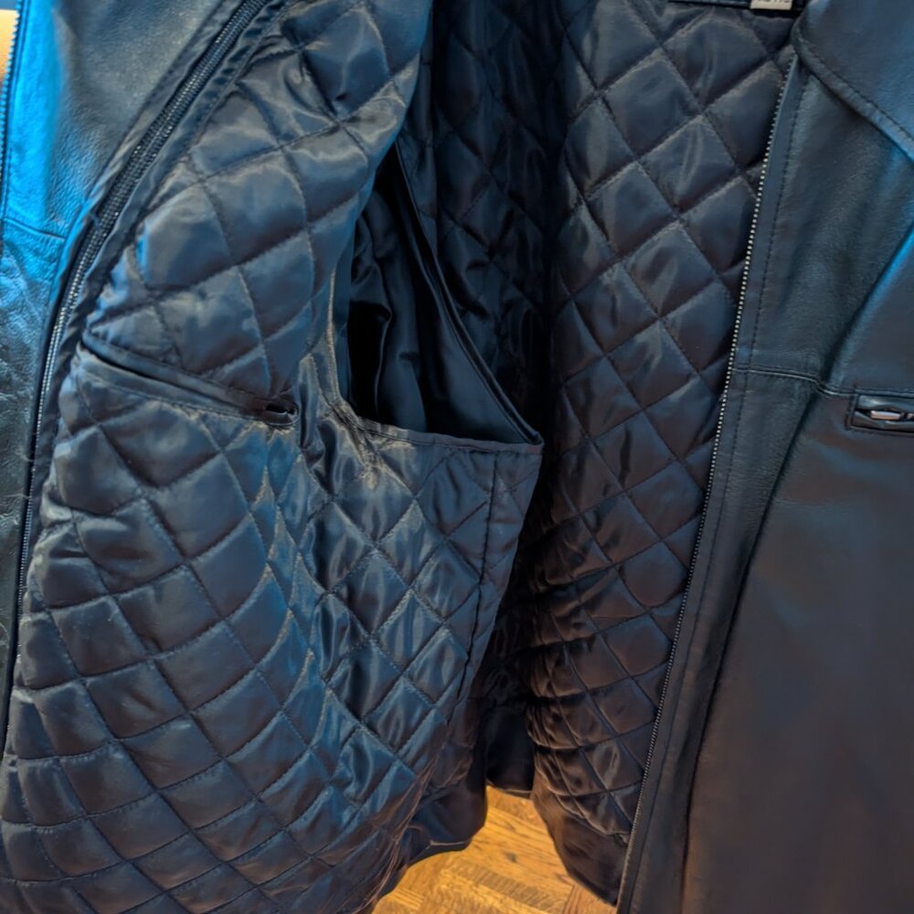 Leather jacket. - Picture 4 of 7